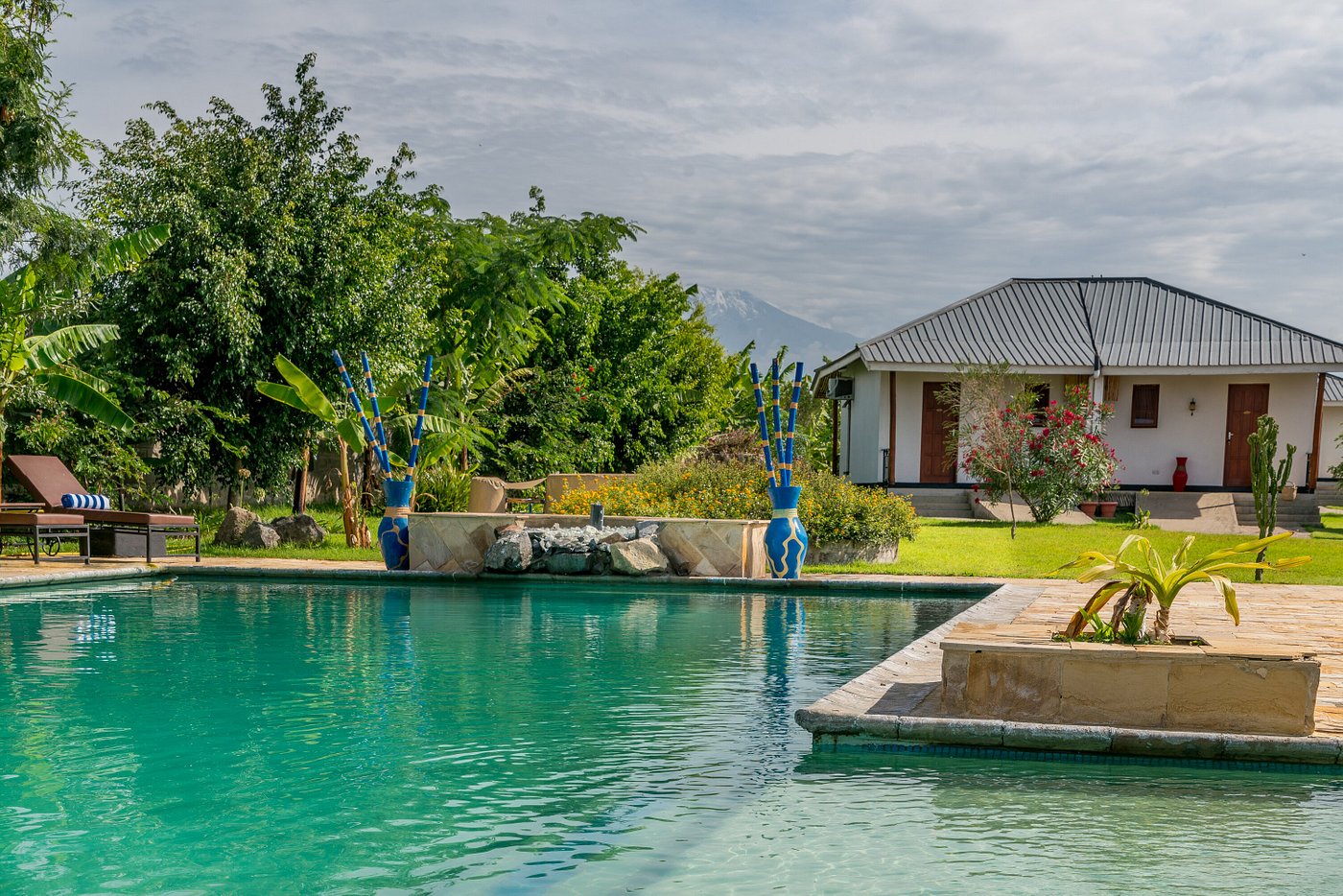 MOYONI AIRPORT LODGE